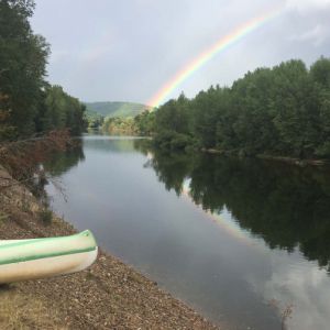 Arc-en-ciel sur la rivière