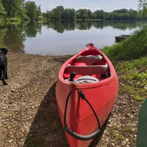 Escale en canoë rouge